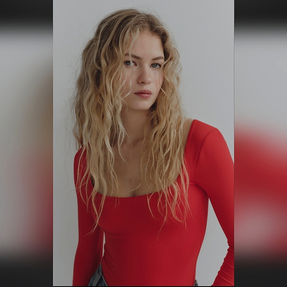 ZARA RED POLYAMIDE LONG SLEEVE BODYSUIT ❤️❤️❤️ - Picture 3 of 5